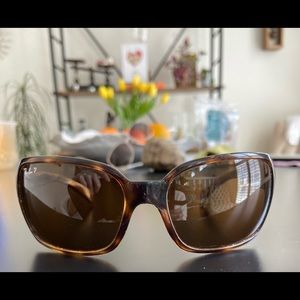 Woman’s Ray Ban sunglasses